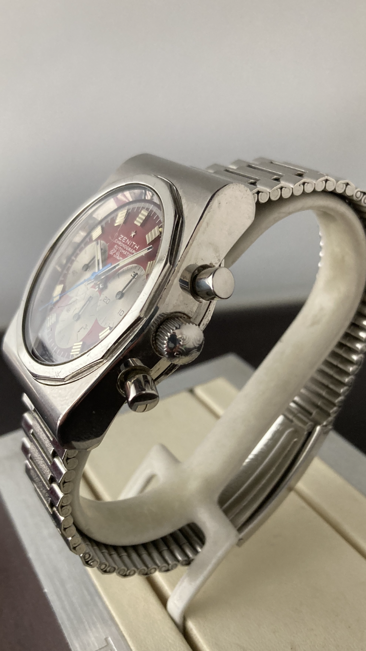 For sale a rare vintage Zenith el primero A781 red dial blue chronohand